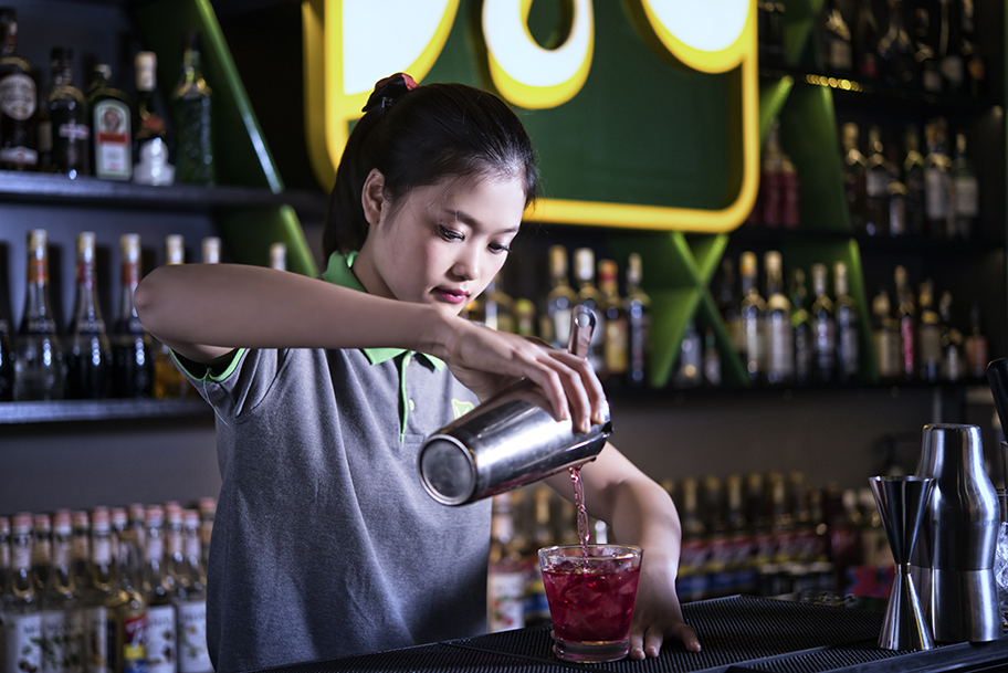 hoc-vien-lop-bartender