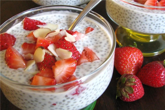 yogurt kết hợp hạt chia