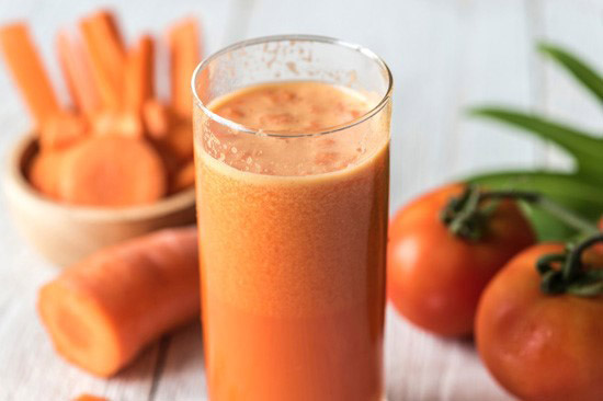 sinh tố cà chua kết hợp cà rốt