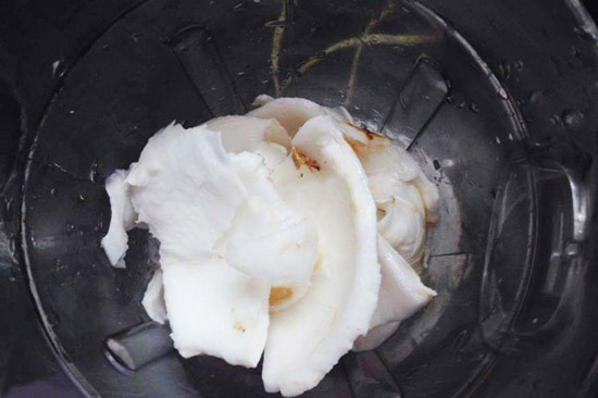 chọn cơm trắng dừa thực hiện sinh tố
