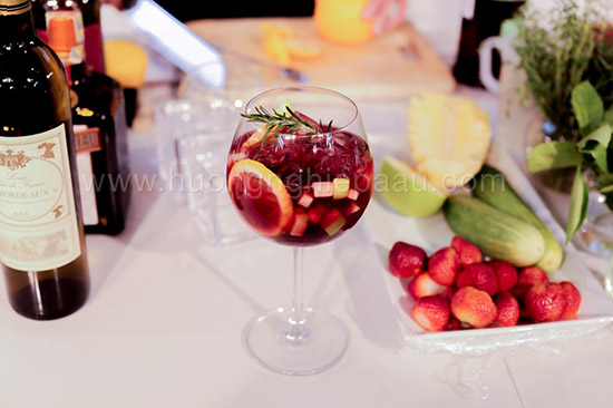 Sangria cocktail sở hữu hương thơm thơm nức đặc thù 