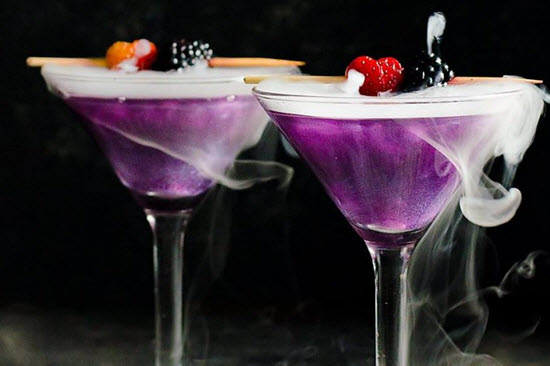 ly cocktail màu tím hấp dẫn