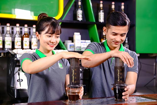 phương pháp pha cafe bằng nước lạnh tại khóa học barista