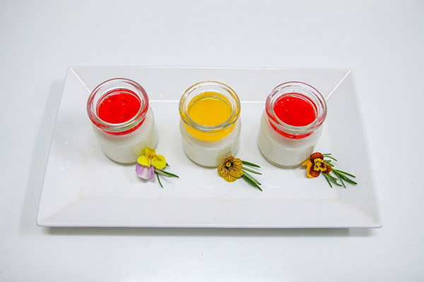 Cách làm sữa chua dâu túi dẻo mềm mịn cực mát lạnh, đơn giản tại nhà