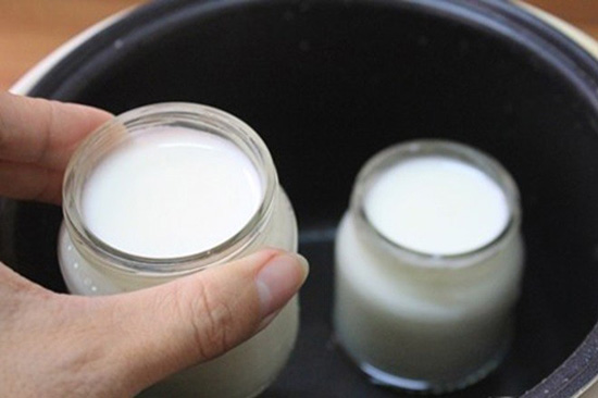 Cách làm sữa chua bằng nồi cơm điện đơn giản tại nhà